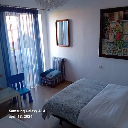 Acharavi Apartment *
